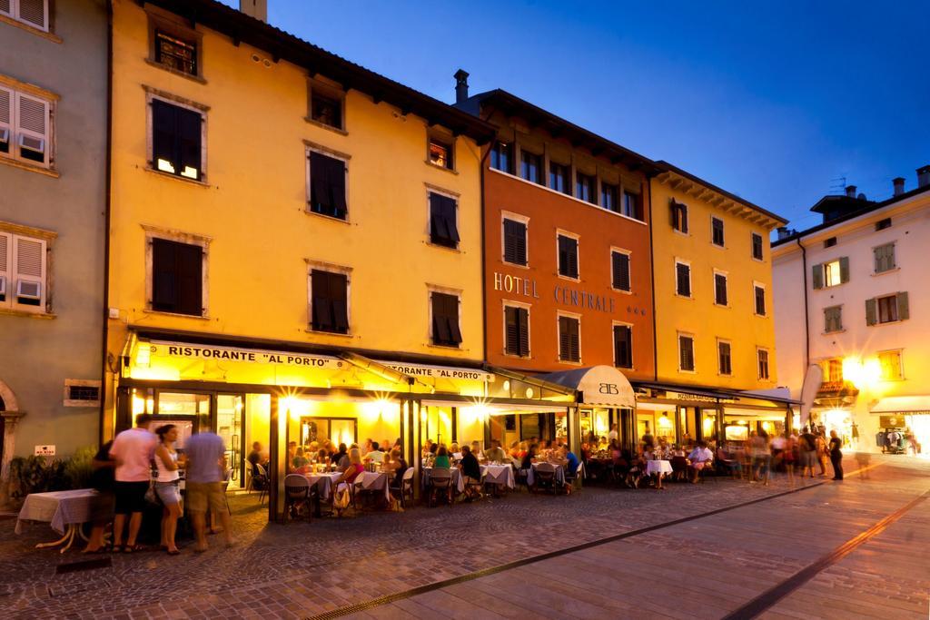 Hotel Centrale Torbole Sul Garda Esterno foto