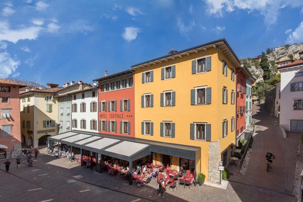 Hotel Centrale Torbole Sul Garda Esterno foto